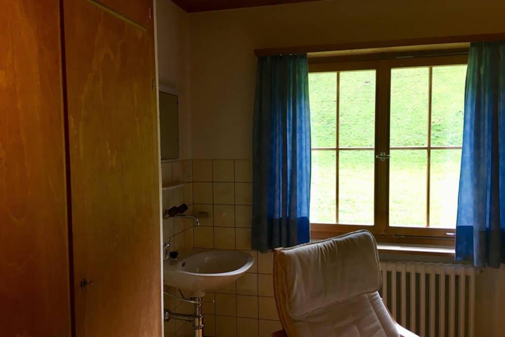 Ferienwohnung Uf Z'Enisch كلوسترز المظهر الخارجي الصورة