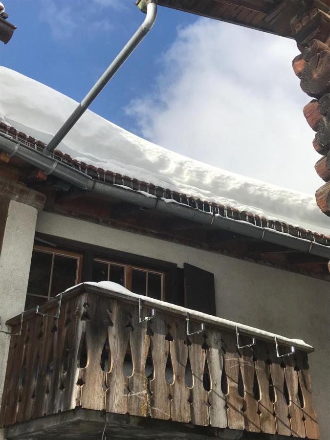 Ferienwohnung Uf Z'Enisch كلوسترز المظهر الخارجي الصورة