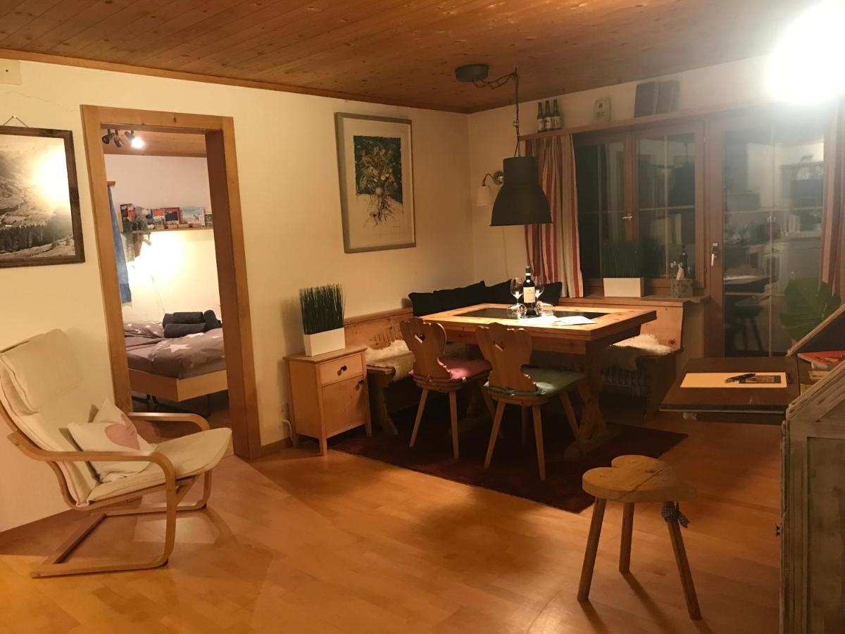 Ferienwohnung Uf Z'Enisch كلوسترز المظهر الخارجي الصورة