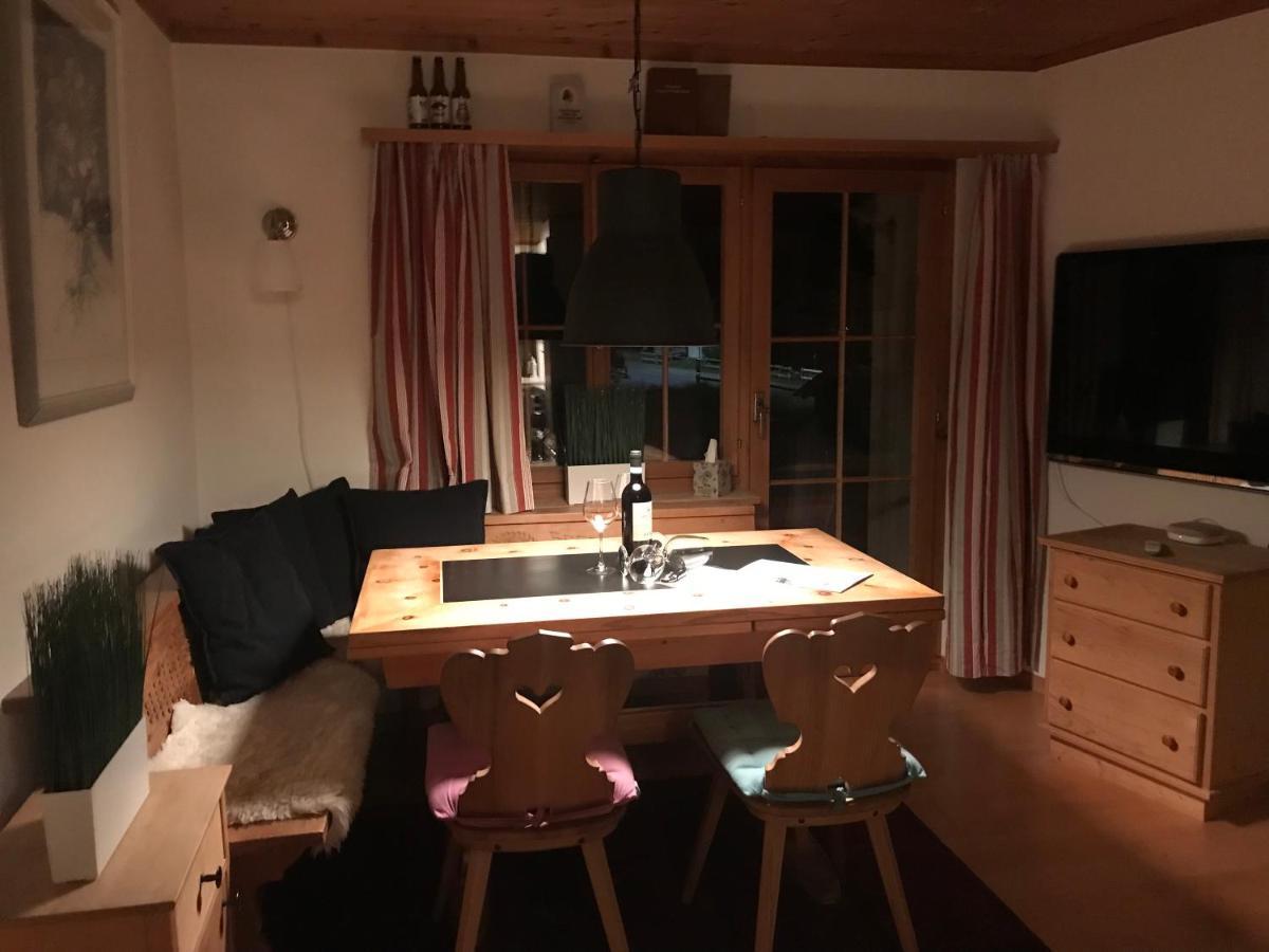Ferienwohnung Uf Z'Enisch كلوسترز المظهر الخارجي الصورة