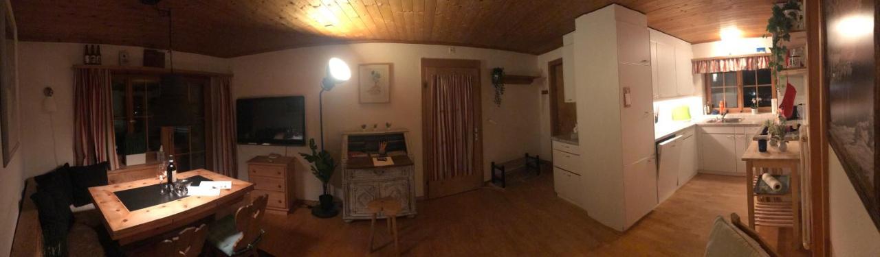 Ferienwohnung Uf Z'Enisch كلوسترز المظهر الخارجي الصورة